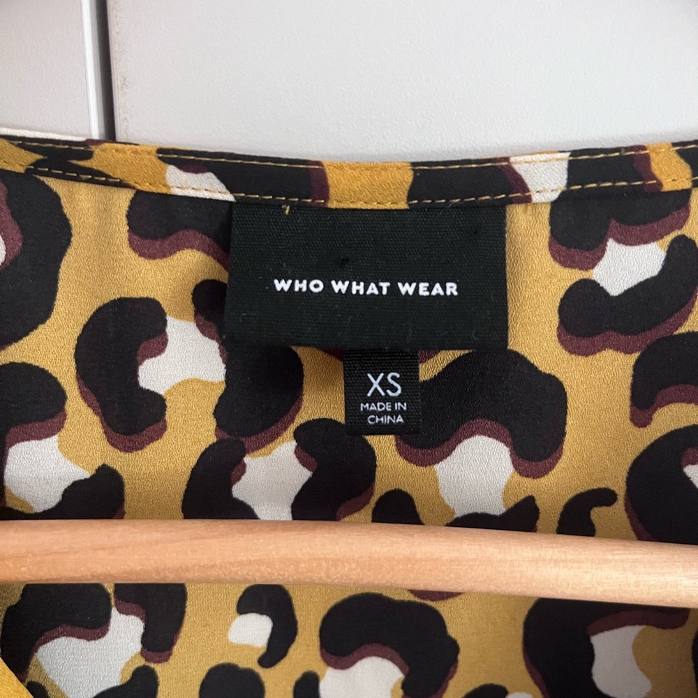 Who What Wear Leopard Print deep v wrap Blouse - Picture 6 of 7